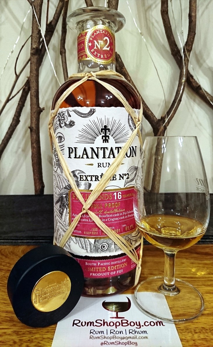 Plantation Extrême 2 Fiji 16 YO: Bottle and Glass