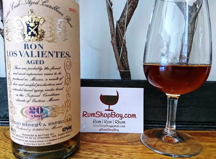 Ron Los Valientes Añejo Reserva Especial: Bottle and Glass
