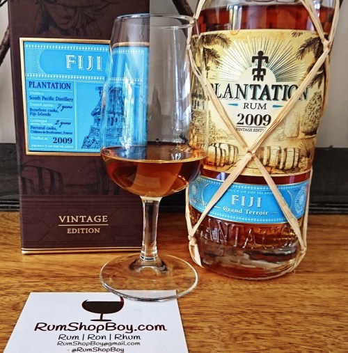 Plantation Fiji 2009 Rum: Box, Bottle and Glass
